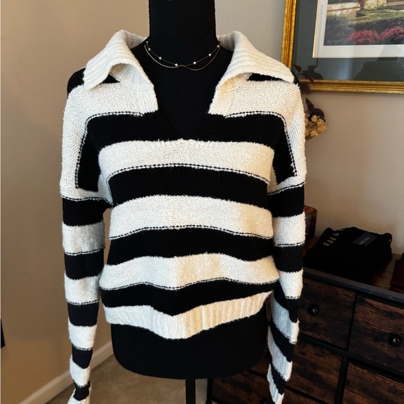 Universal Thread Sweaters - Universal Thread Black and White Striped V-Neck Sweater